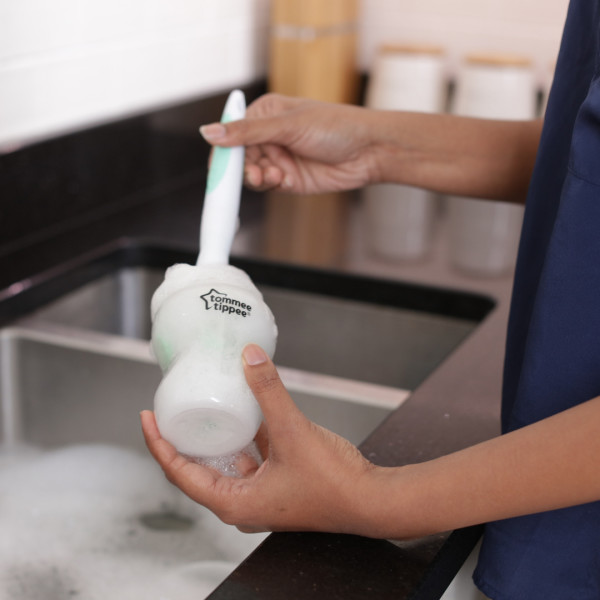 Tommee Tippee Ершик для мытья бутылочек и сосок 2 в 1