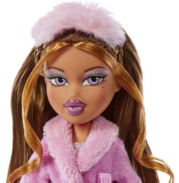 Bratz Кукла с аксессуарами Slumber Party Ясмин
