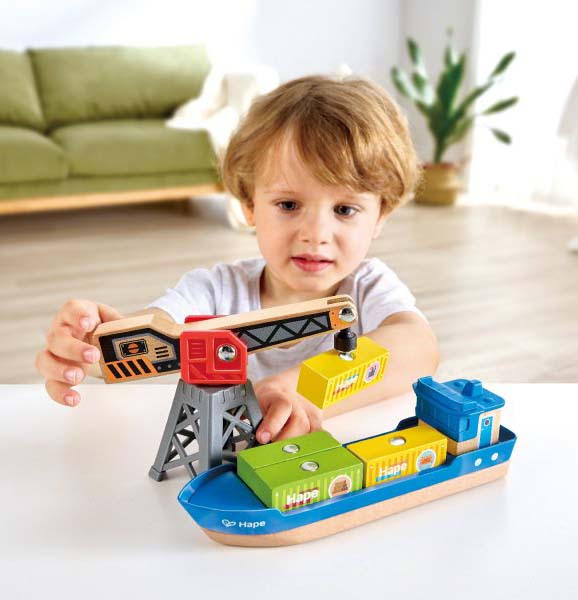 Hape Набор «У моря» Грузовой корабль и подъемный кран