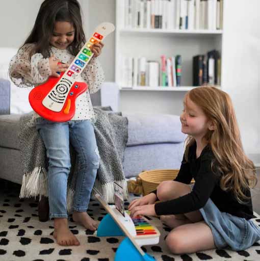 Hape Музыкальная игрушка "Гитара", серия Волшебное прикосновение