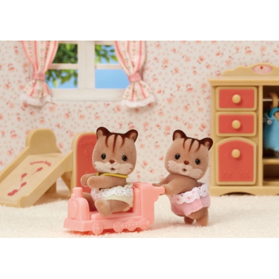 Sylvanian Families Детский игровой набор "Шоколадные Бельчата-двойняшки" 5421