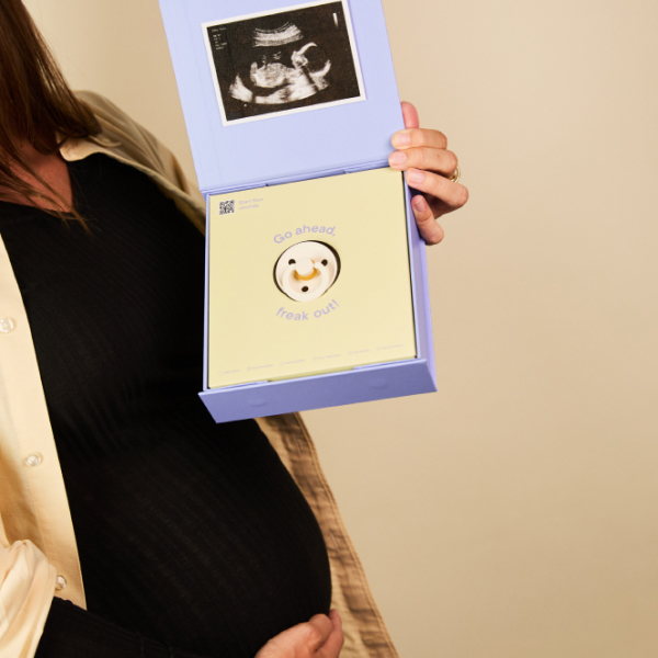 Подарочный набор «Baby on the Way»: латексная пустышка BIBS Colour, 0+ мес.