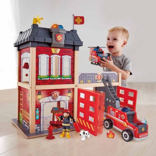 Hape Игровой набор Пожарная станция / цвет красный
