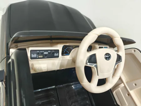 Джип Toyota LC200 2688 (Черный)