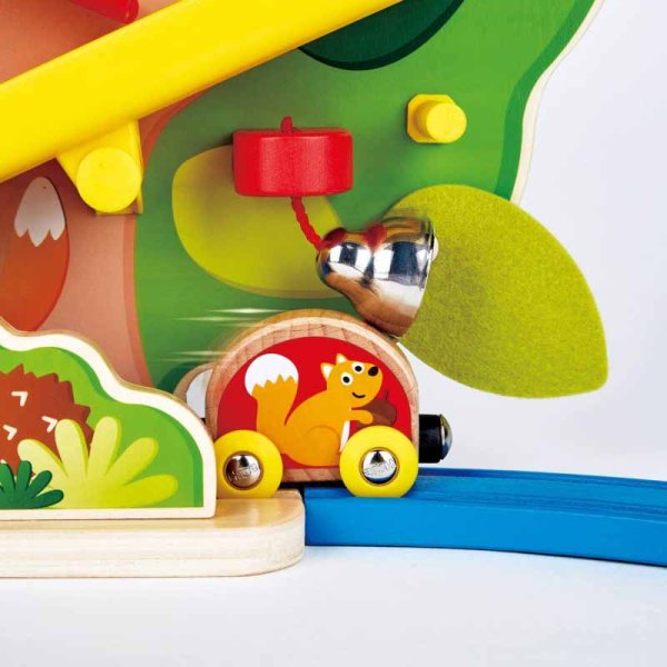 Hape Развивающая игрушка "Белка и орехи"