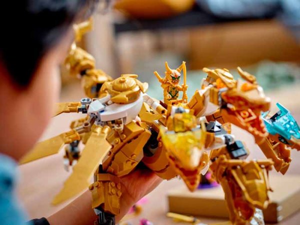 Lego Конструктор Ninjago "Золотой ультрадракон Ллойда"
