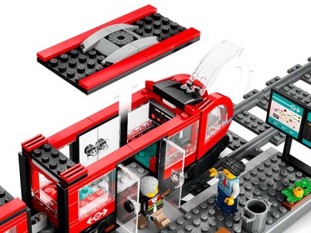 Lego Конструктор City "Трамвай и остановка в центре города"