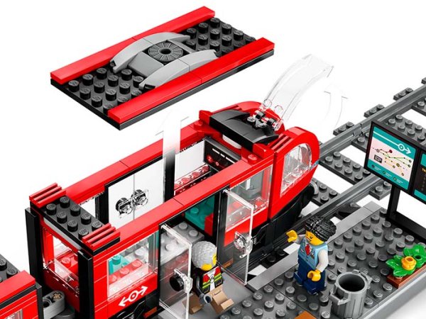 Lego Конструктор City "Трамвай и остановка в центре города"