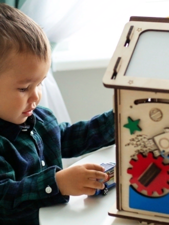 BusyPlay Бизидом Бизитошка "Космическое путешествие" со светом, волшебным маркером и звёздами