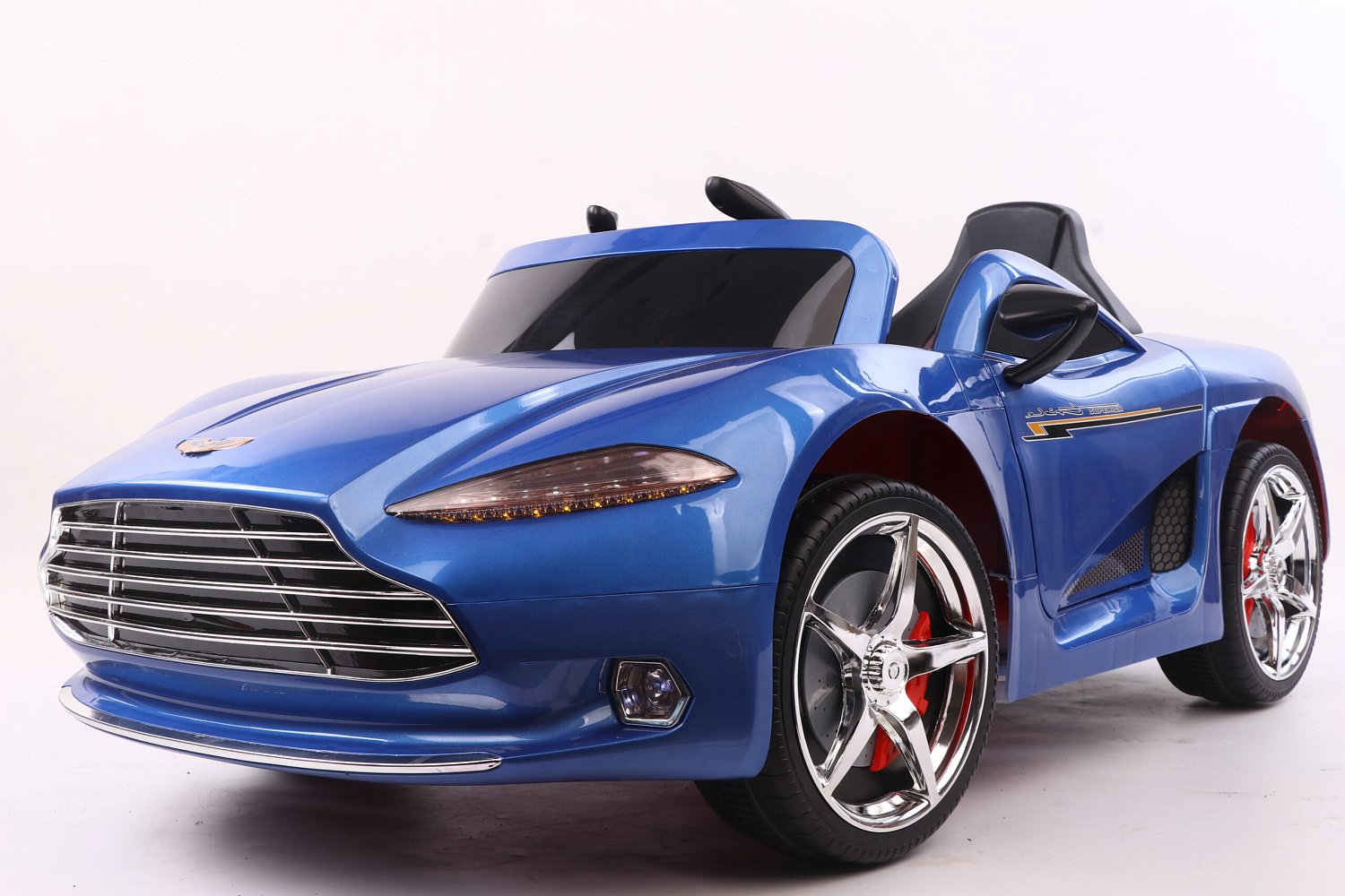 Автомобиль Aston Martin FLSeat YHF3913