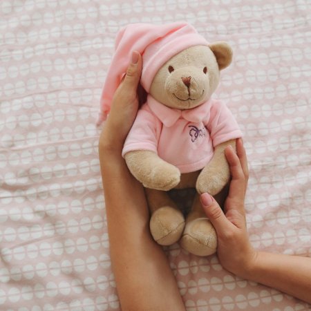 Drema BabyDou Игрушка для сна Мишка в шарфе с белым и розовым шумом / цвет пудровый