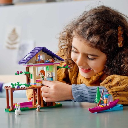LEGO Friends Конструктор "Домик в лесу"