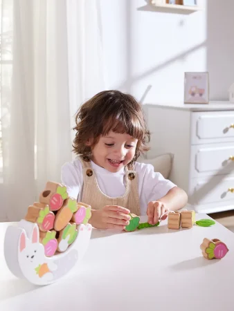 Hape игрушка развивающая "Малышам" Собираем урожай с Зайкой, 2в1 (шнуровка и игра-балансир)