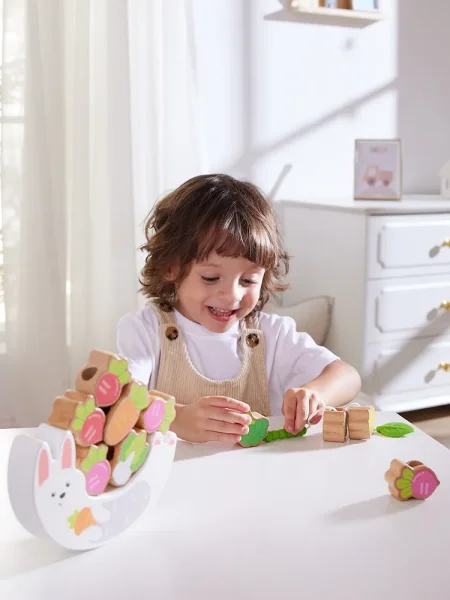 Hape игрушка развивающая "Малышам" Собираем урожай с Зайкой, 2в1 (шнуровка и игра-балансир)