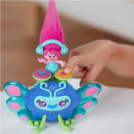 игрушка Hasbro Trolls Игровой набор город троллей Диджей Баг