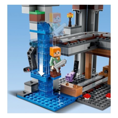 LEGO Minecraft Конструктор "Первое приключение"