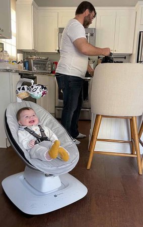 4moms Кресло-качалка MamaRoo New / цвет серебро