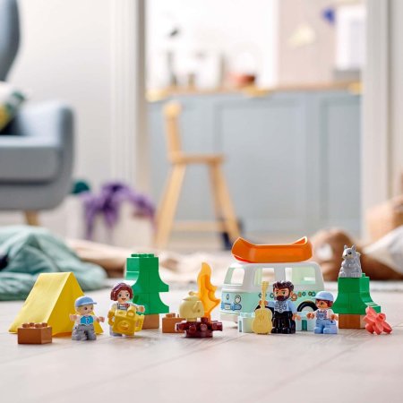 LEGO DUPLO Конструктор "Семейное приключение на микроавтобусе"