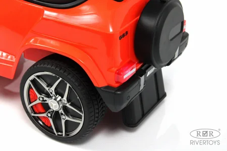 Rivertoys Толокар Mercedes-Benz GL63, с ручкой / цвет красный