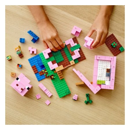 LEGO Конструктор Minecraft "Дом-свинья" 490 деталей