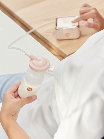 Happy Baby Молокоотсос с электрическим приводом и функцией аспиратора / цвет розовый