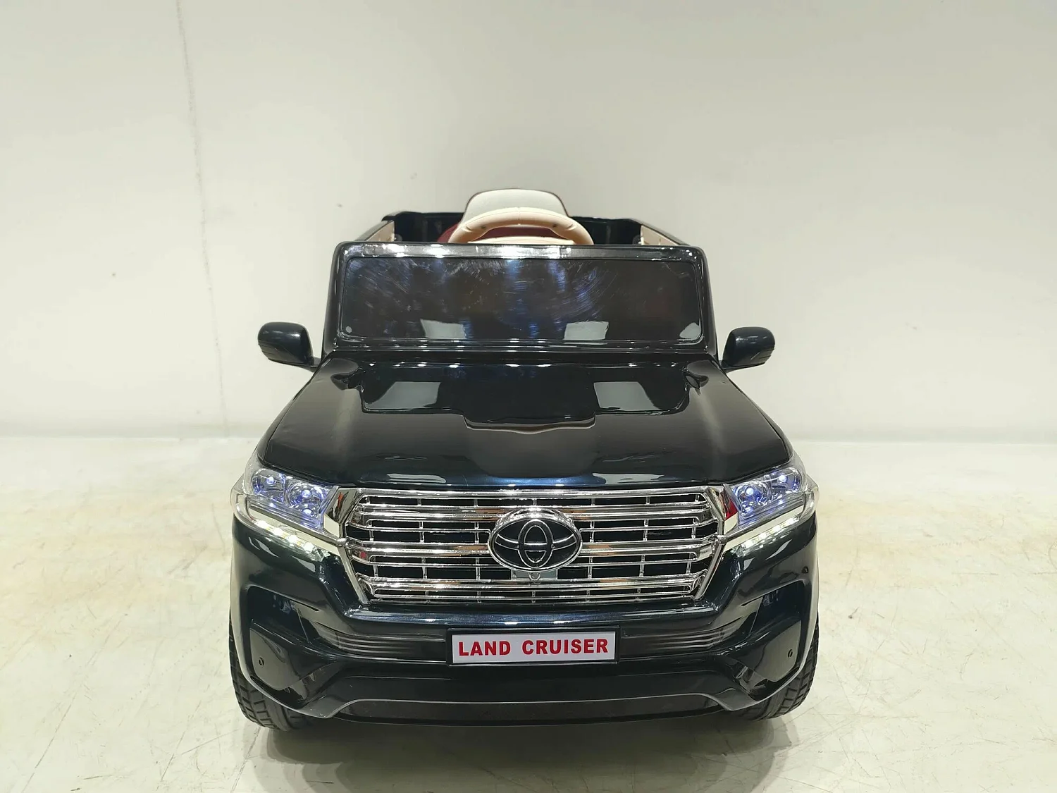 Toyland Электромобиль Toyota LC200