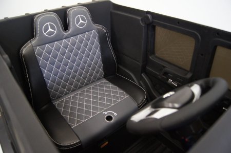 RiverToys Детский электромобиль Мercedes-Benz AMG G65 4WD / черный глянец