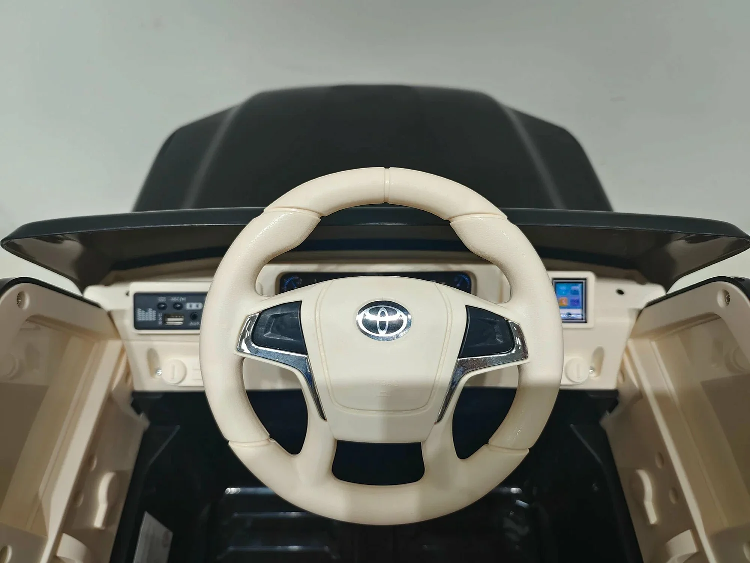Toyland Электромобиль Toyota LC200