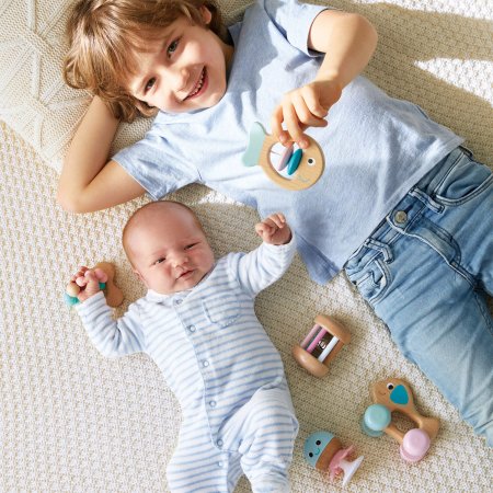 Hape Подарочный набор игрушек погремушек для новорожденных “Малышам”