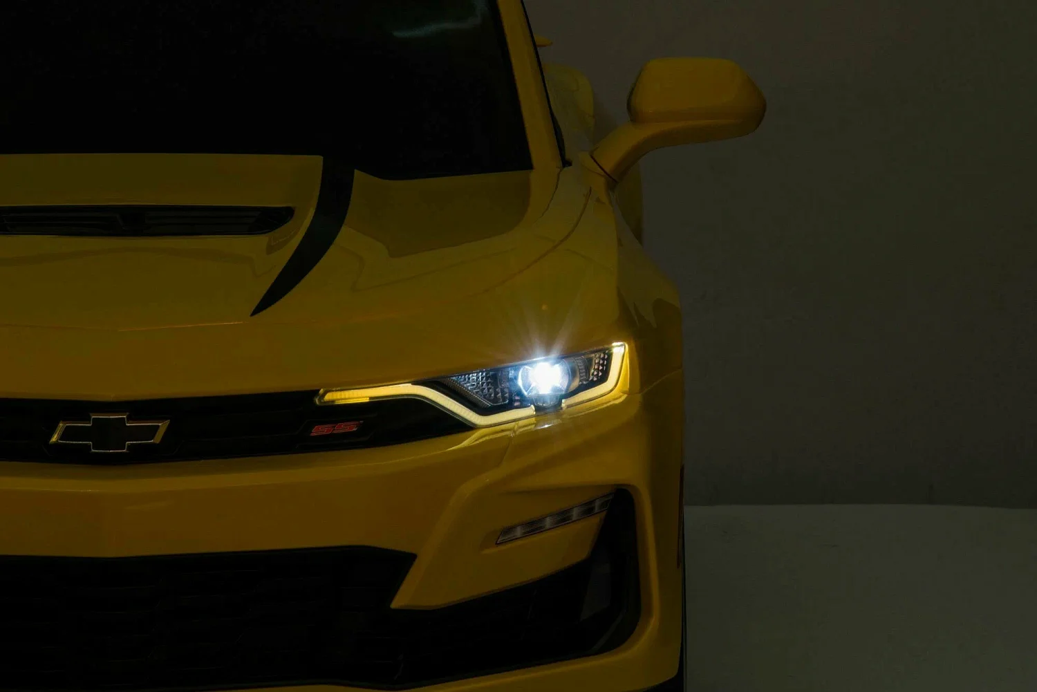 Автомобиль Chevrolett Camarо HL558