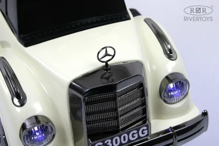 Детский толокар Mercedes-AMG 300S (G300GG) (Белый)