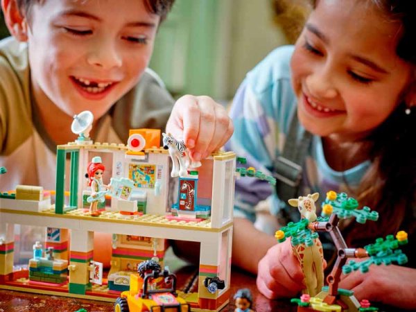 Lego Конструктор Friends "Спасательная станция Мии для диких зверей"