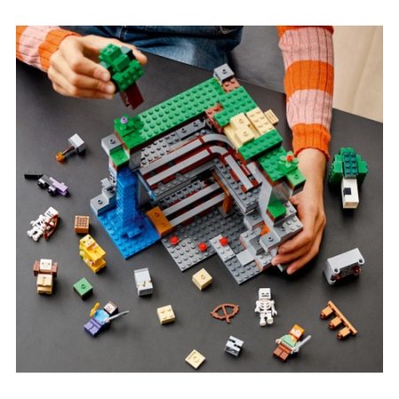 LEGO Minecraft Конструктор "Первое приключение"