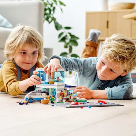 LEGO City Конструктор "Современный дом для семьи", 388 деталей