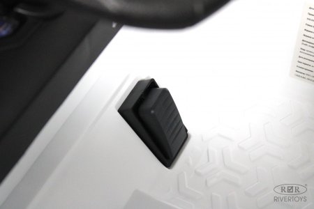 Z111VO Электромобиль   (Белый)