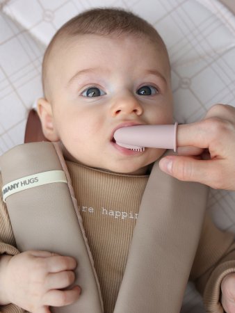 Happy baby Щетка зубная на палец 20012 / цвет purple