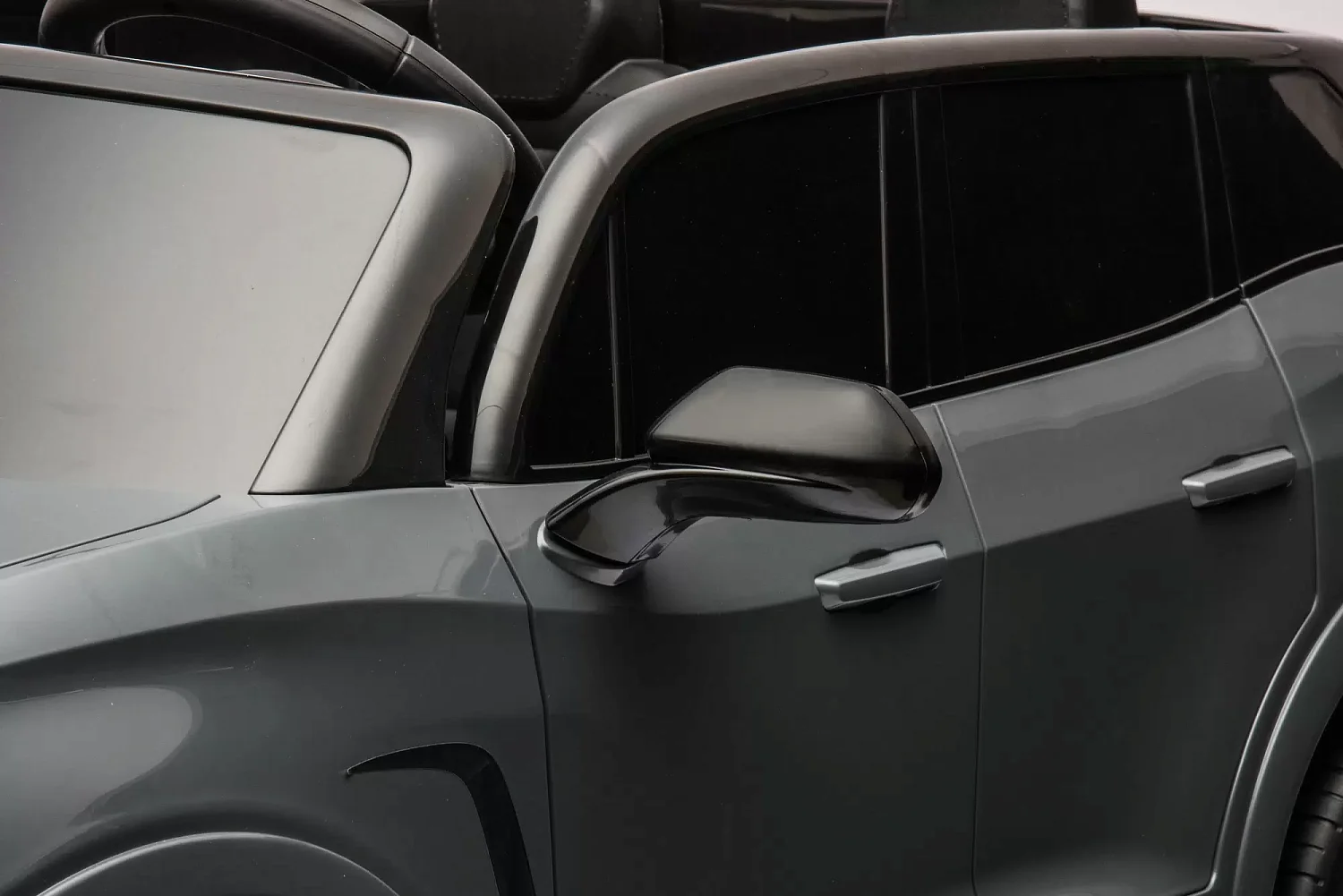 Электромобиль Chevrolet Blazer HL638