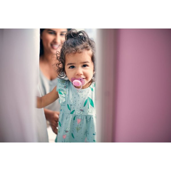 Avent Пустышка Ultra soft с футляром 6-18мес 2шт / розовый / фиолетовый