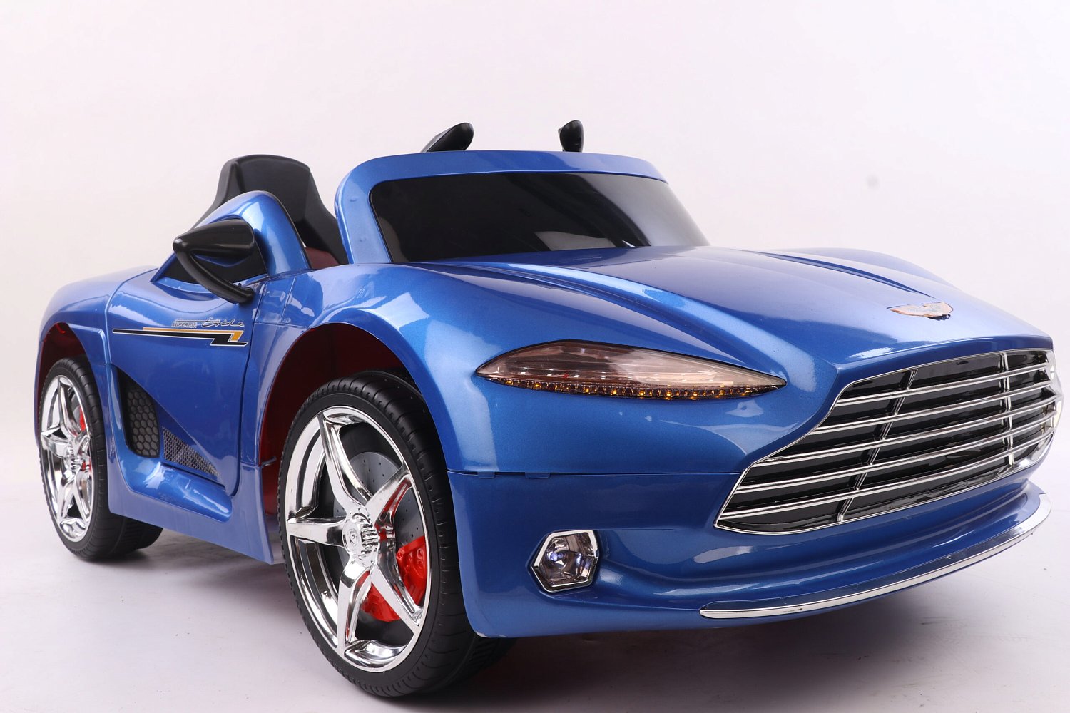 Автомобиль Aston Martin FLSeat YHF3913
