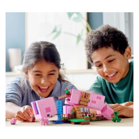 LEGO Конструктор Minecraft "Дом-свинья" 490 деталей
