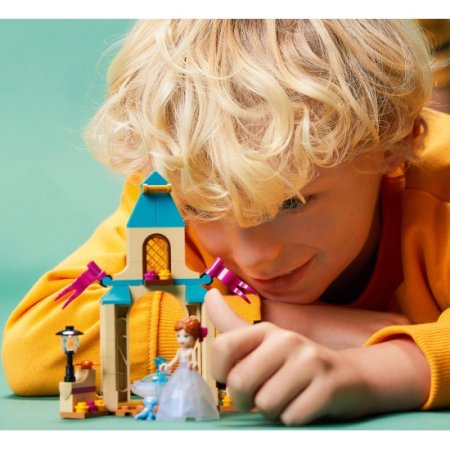 LEGO Конструктор Princess "Двор замка Анны"