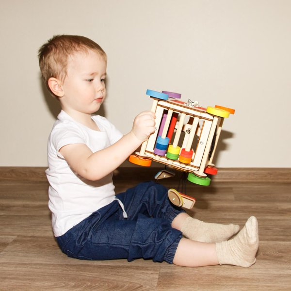 Yoshatoys Бизикуб "Семицветик"