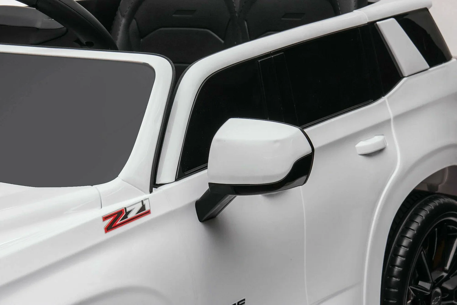 Toyland Электромобиль Chevrolett Tahoe HL588