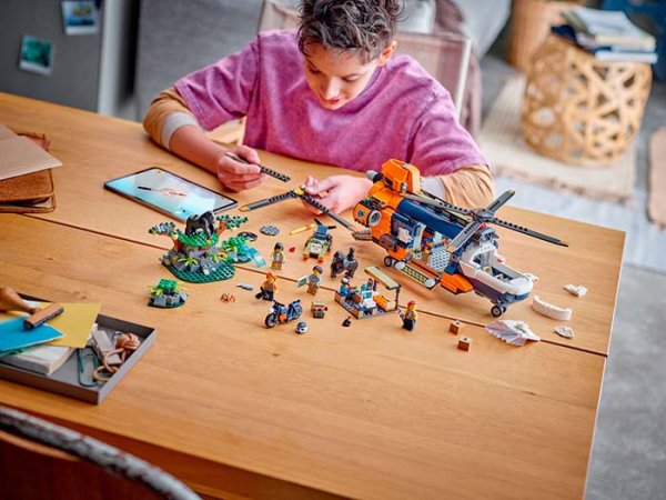 Lego Конструктор City "Исследователь джунглей: вертолет в базовом лагере"