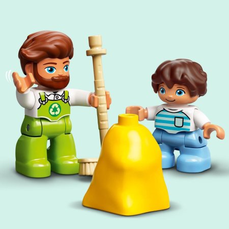 LEGO DUPLO Конструктор "Мусоровоз и контейнеры для раздельного сбора мусора"