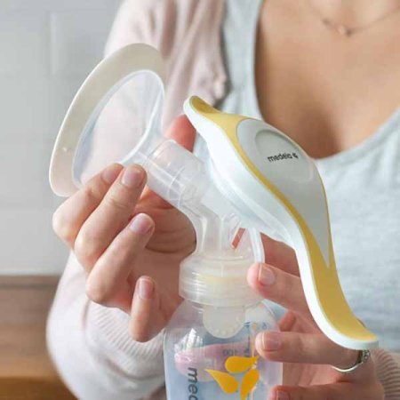 Medela Молокоотсос ручной Harmony Essentials Pack с аксессуарами